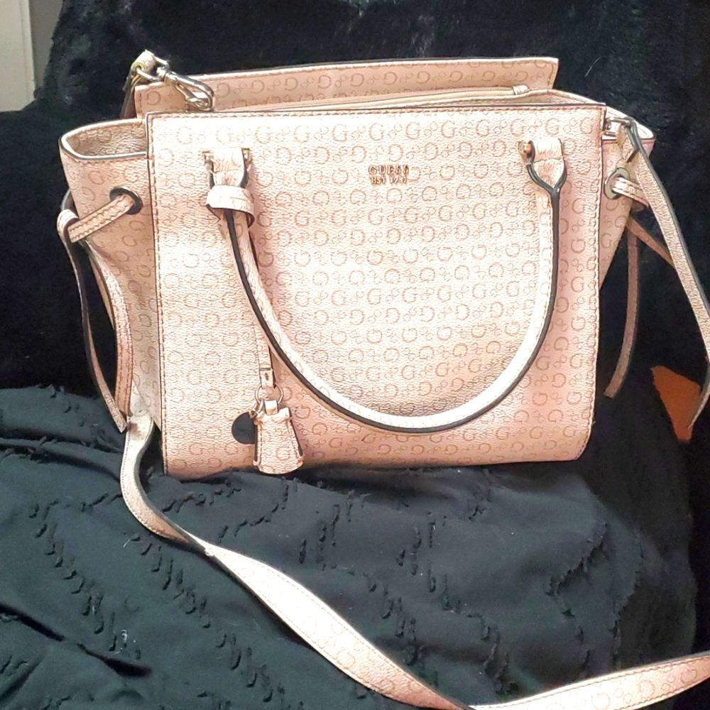 EUC Guess shoulder bag